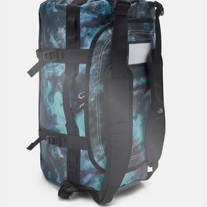 North face medium size black hole duffel bag